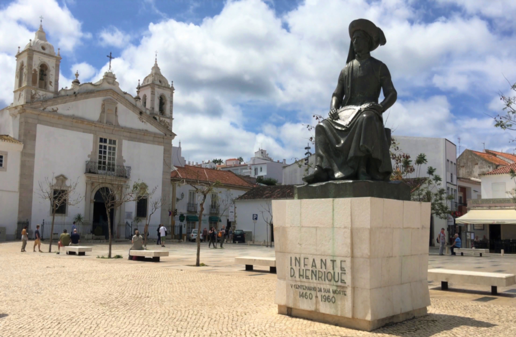 D. Henriques Statue